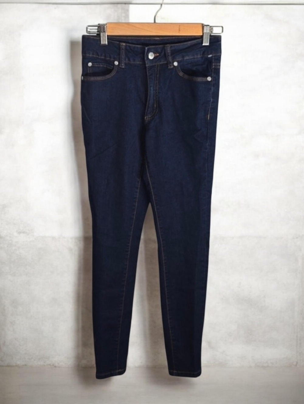 Tahari jeans womens size 6 size 28 blue Jamie roll cuff skinny